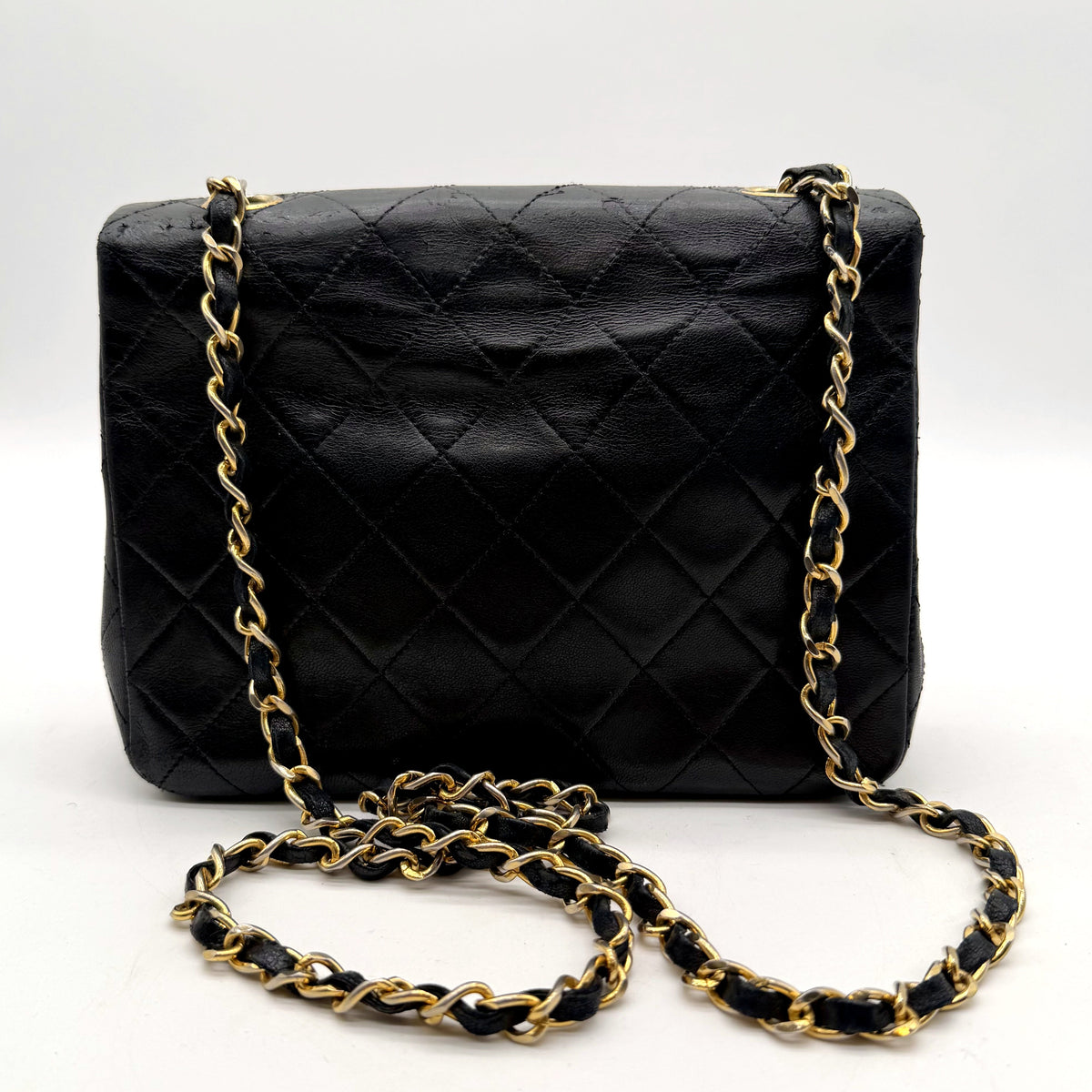 Chanel Mini Square Single Flap Cuir d'agneau Noir - vue de dos, chaîne déployée