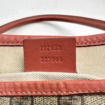 Gucci Tote Toile GG Beige et Cuir Corail - détail de la patte de référence à l'intérieur