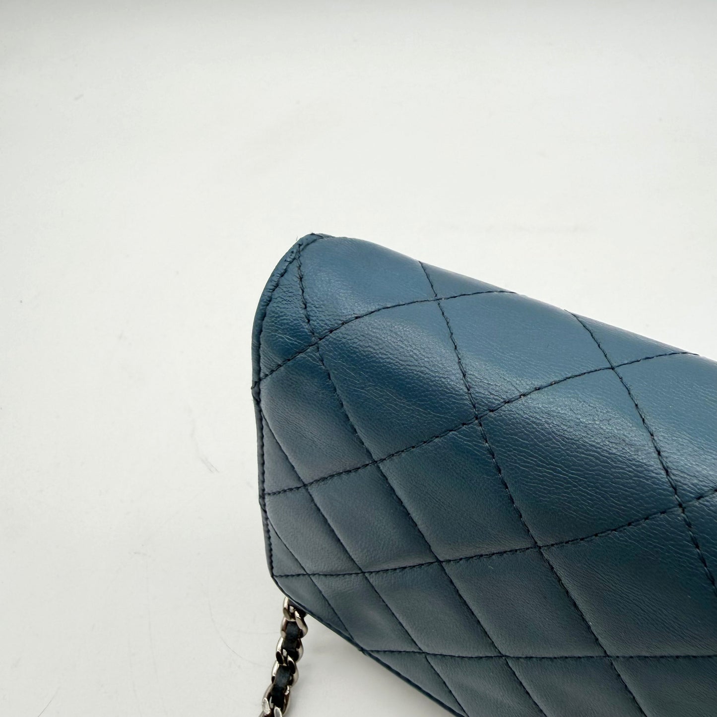 Chanel Wallet on Chain – macro coin et matelassage