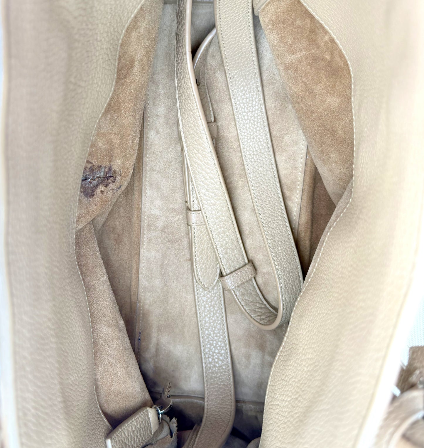 Saint Laurent Sac de Jour cuir grainé beige - intérieur doublure daim et pochette amovible