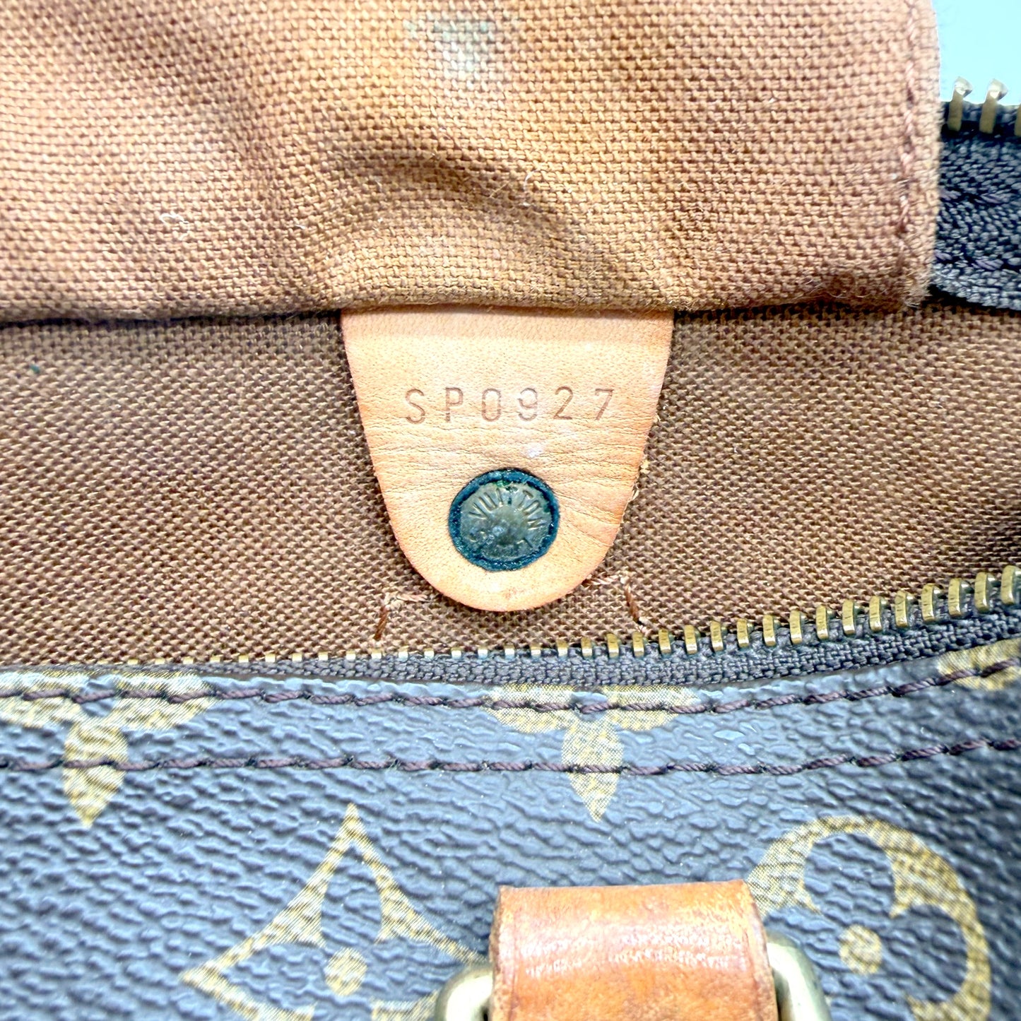 Louis Vuitton Speedy 30 Toile Monogram - code date SP0927 et bouton pression oxydé