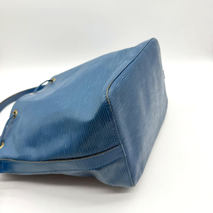 Louis Vuitton Petit Noé cuir Épi bleu - base et coin opposé