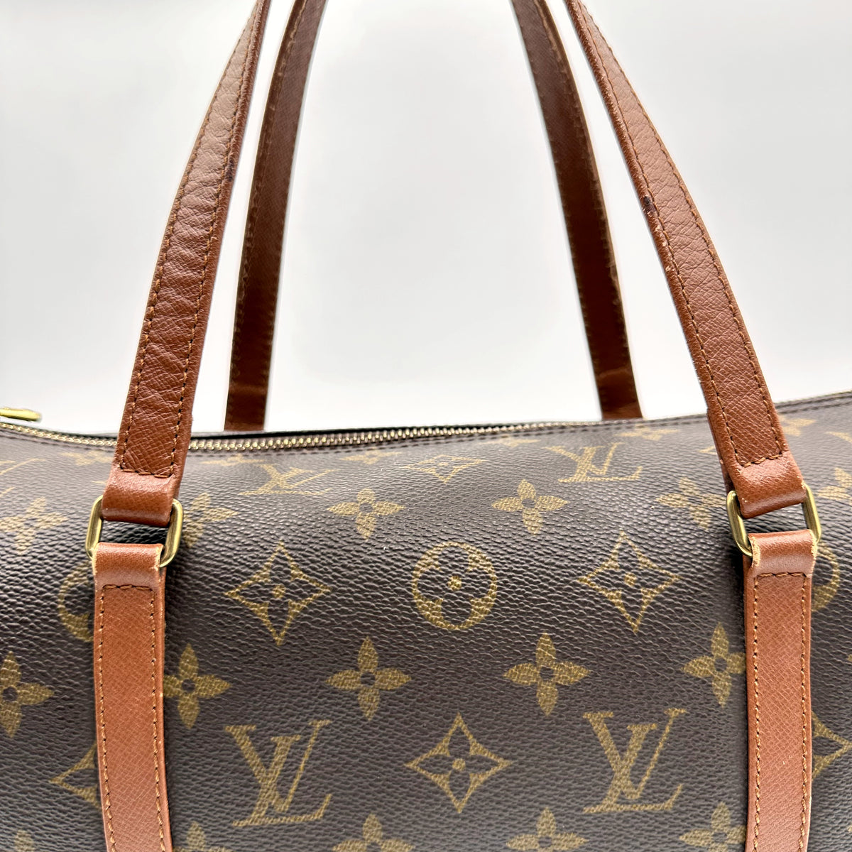 Louis Vuitton Papillon 30 Toile Monogram - détail des attaches d'anse
