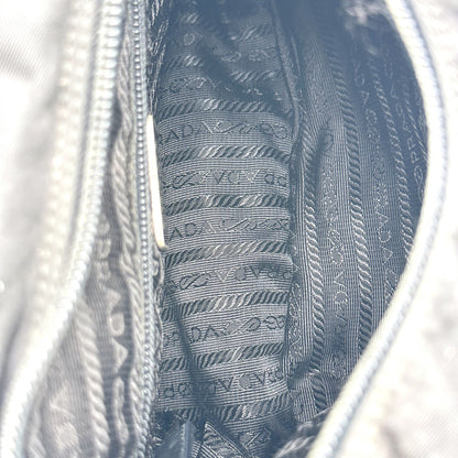 Prada Sac bandoulière Nylon Noir - détail de la doublure logotypée