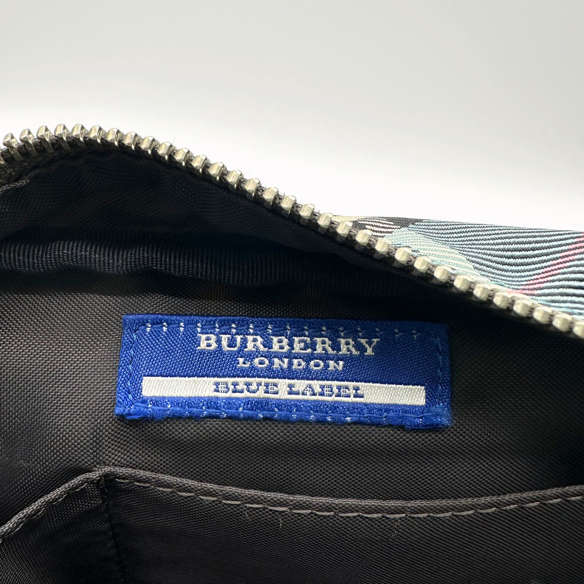 Burberry Sac bandoulière Toile Check Bleue - détail de l'étiquette intérieure