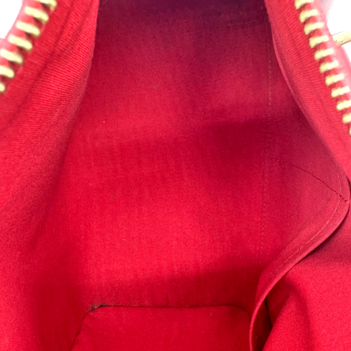 Louis Vuitton Speedy 25 Cuir Épi Rouge - intérieur ouvert, doublure rouge