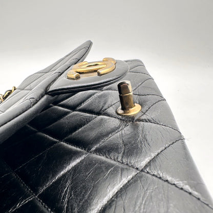 Chanel Single Flap Cuir d'agneau Noir - détail du dos du rabat et du plot de fermoir