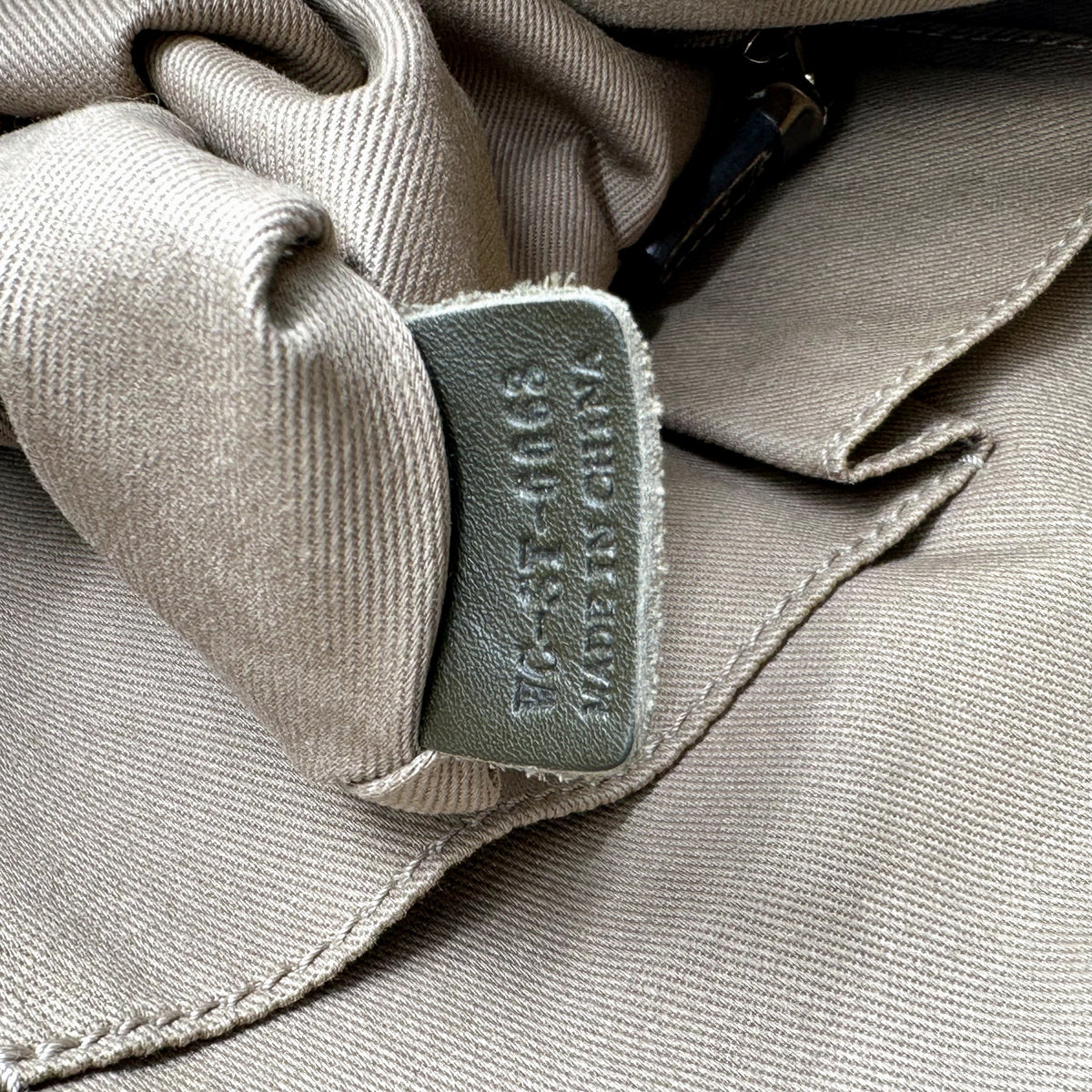 Céline Tote Toile Macadam Beige - détail de l'étiquette intérieure