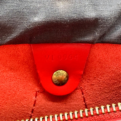 Louis Vuitton Speedy 30 Cuir Épi Rouge - détail de l'intérieur et de la patte estampée