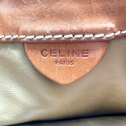 Céline Seau Toile Macadam Marron - détail de la patte de cuir estampée à l'intérieur