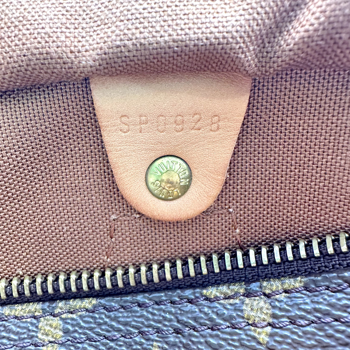 Louis Vuitton Speedy 30 Toile Monogram - intérieur, patte de cuir et code date