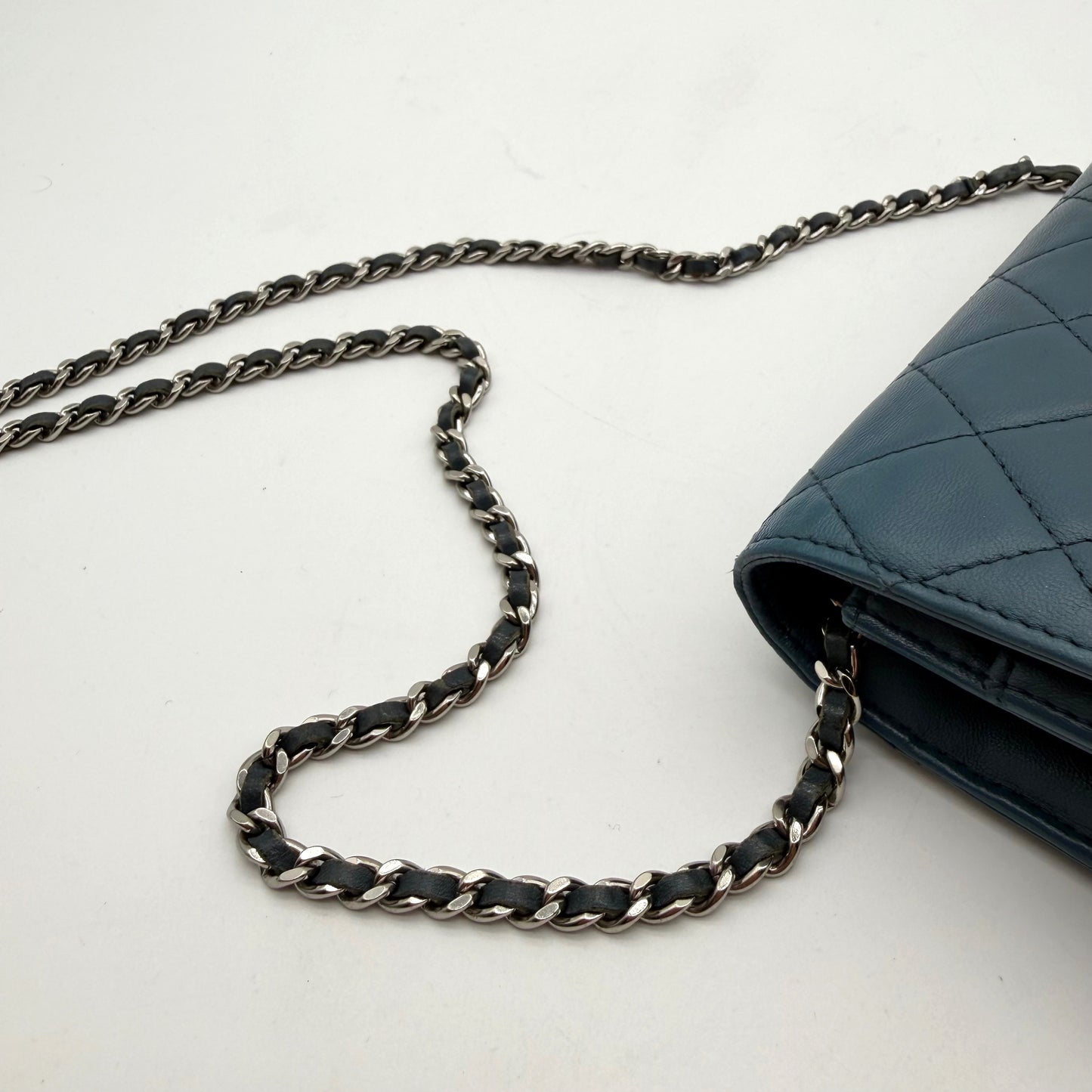 Chanel Wallet on Chain – chaîne entrelacée de cuir