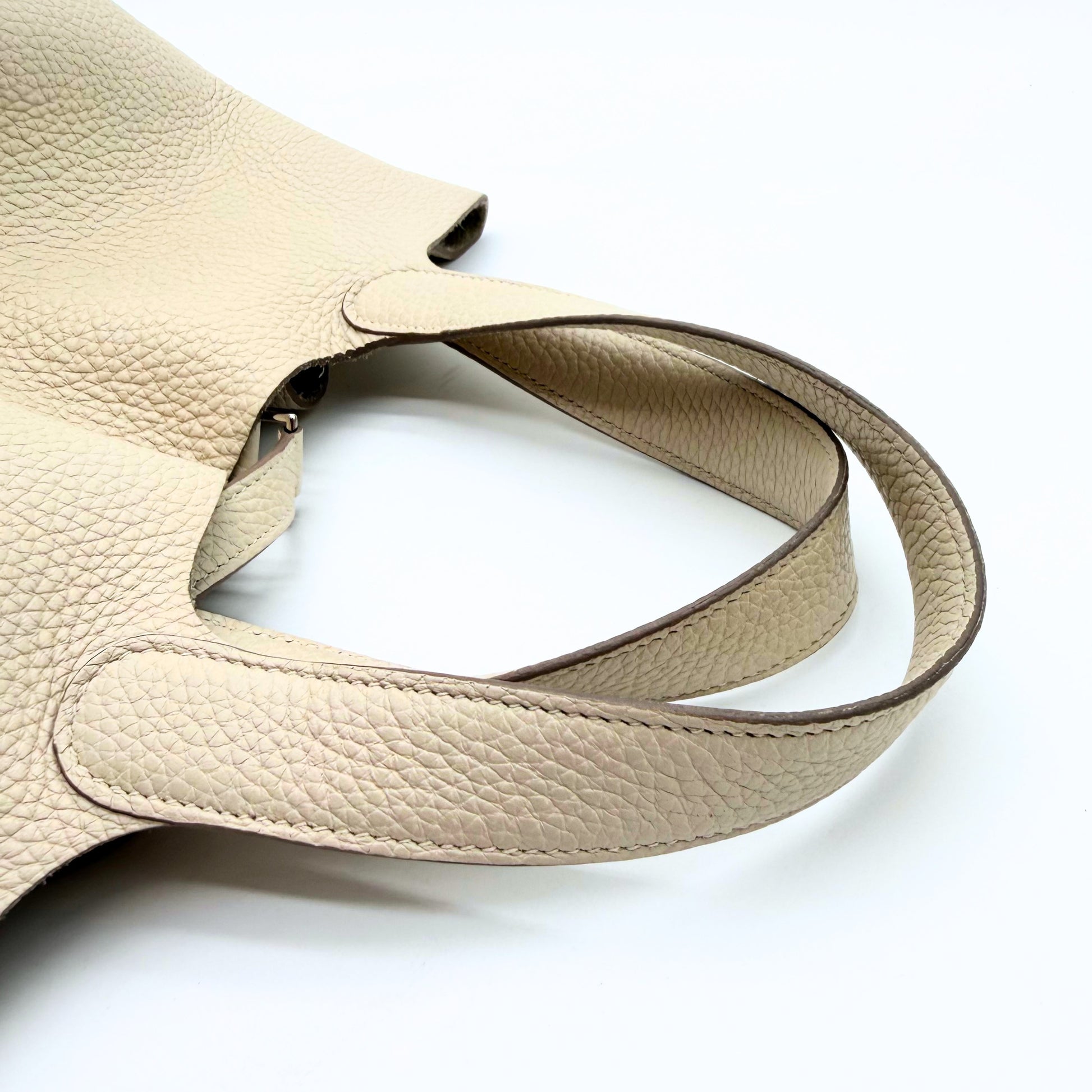 Hermès Picotin 18 cuir grainé crème - anses vues de dessus