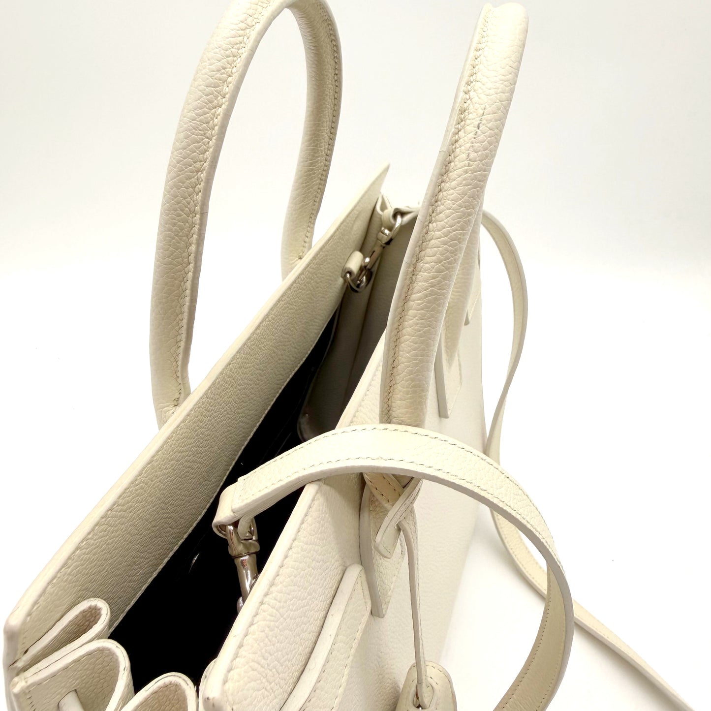 Saint Laurent Sac de Jour Baby cuir grainé blanc cassé - intérieur ouvert, doublure noire