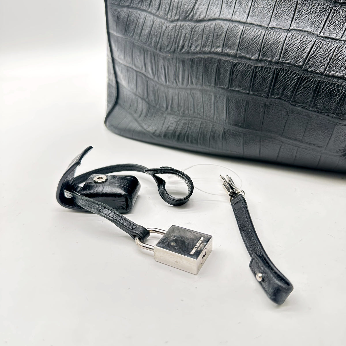 Saint Laurent Porte-documents Cuir Façon Croco Noir - cadenas, clé et clochette