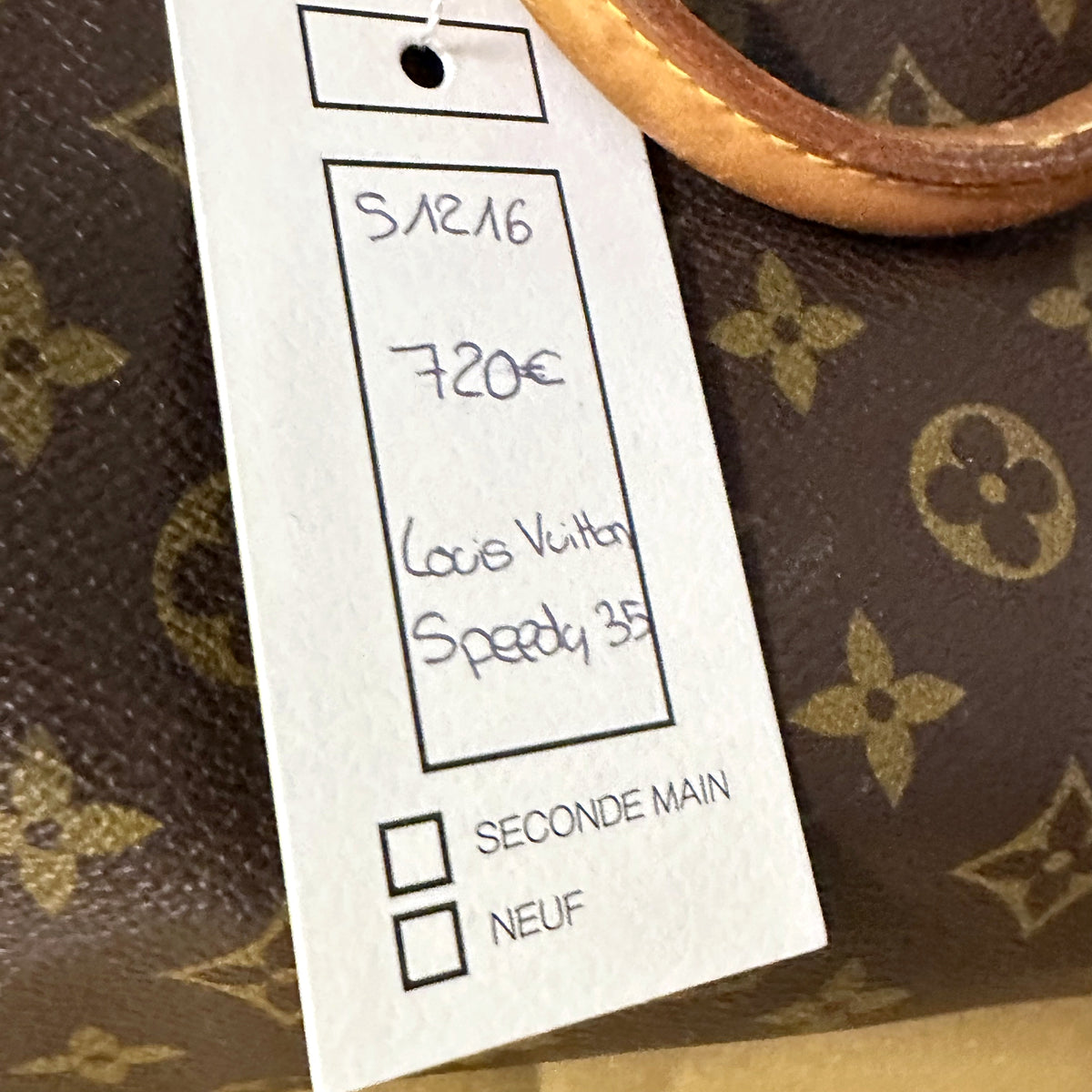 Louis Vuitton Speedy 30 Toile Monogram - détail de la toile avec étiquette Panorama