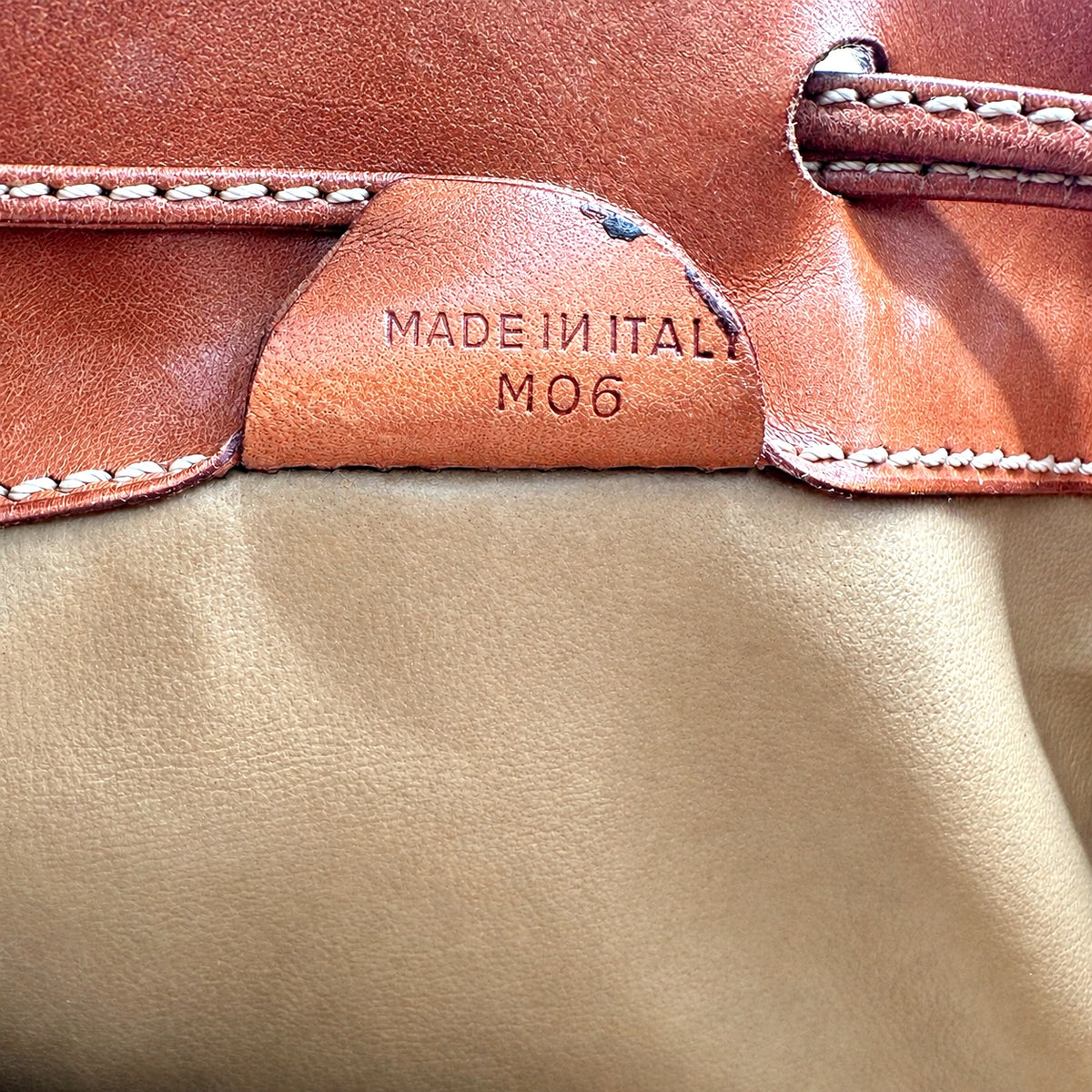 Céline Seau Toile Macadam Marron - détail du marquage intérieur et du code