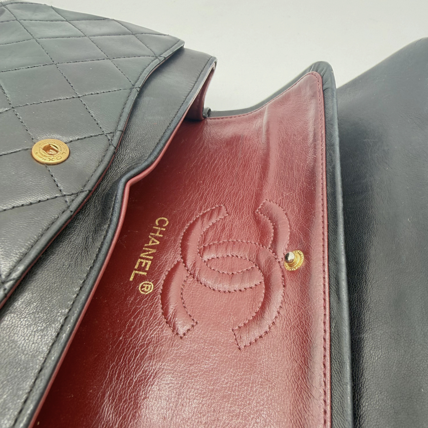 Chanel – Timeless Double Flap 23 cm Cuir Matelassé Noir