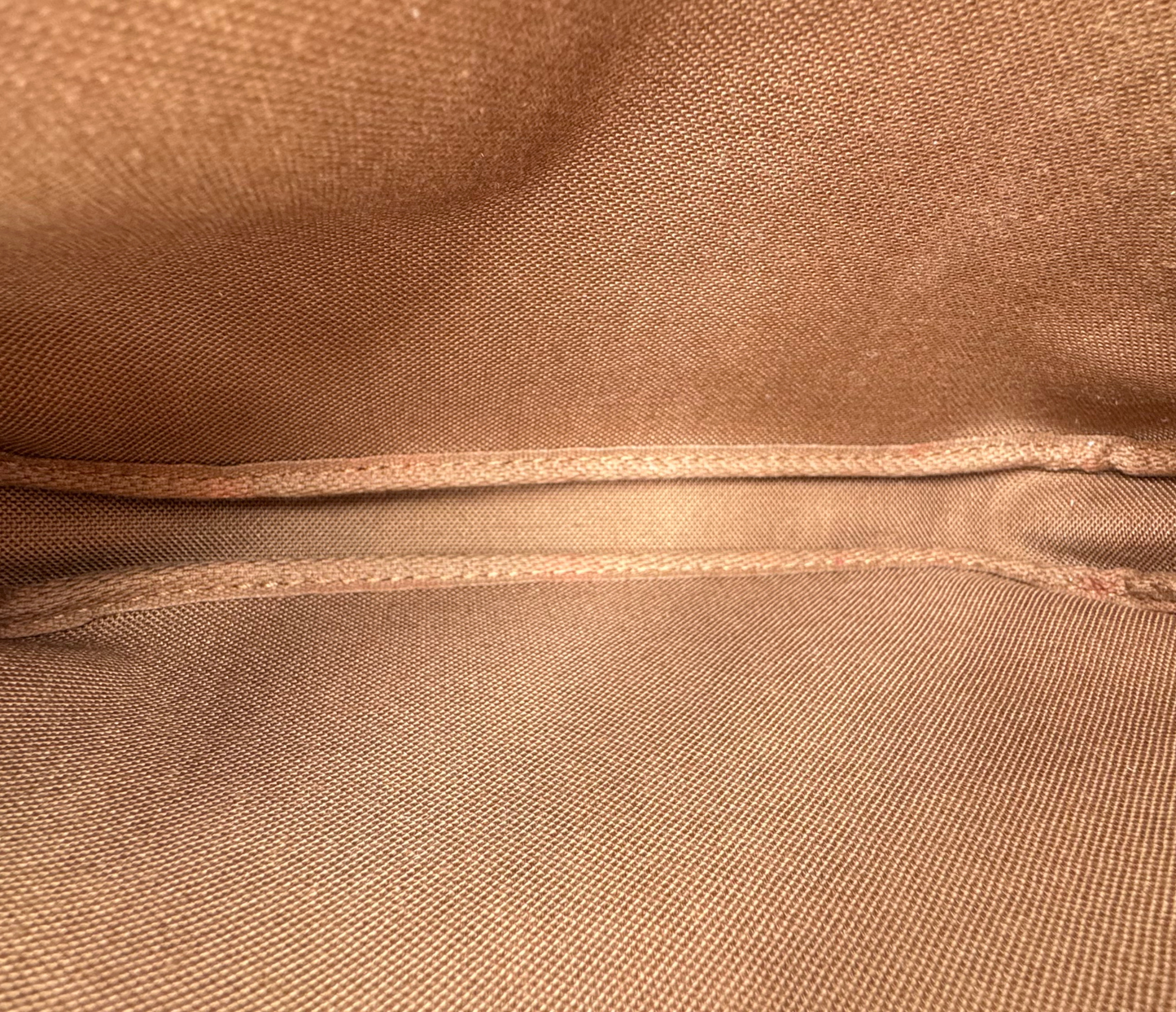 Louis Vuitton – Pochette Clutch Monogram