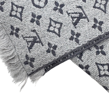 Louis Vuitton – Écharpe Monogram en Laine Gris Anthracite