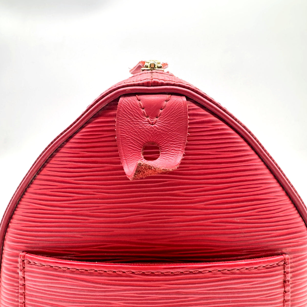 Louis Vuitton Speedy 25 Cuir Épi Rouge - détail de la poche plate et de la patte