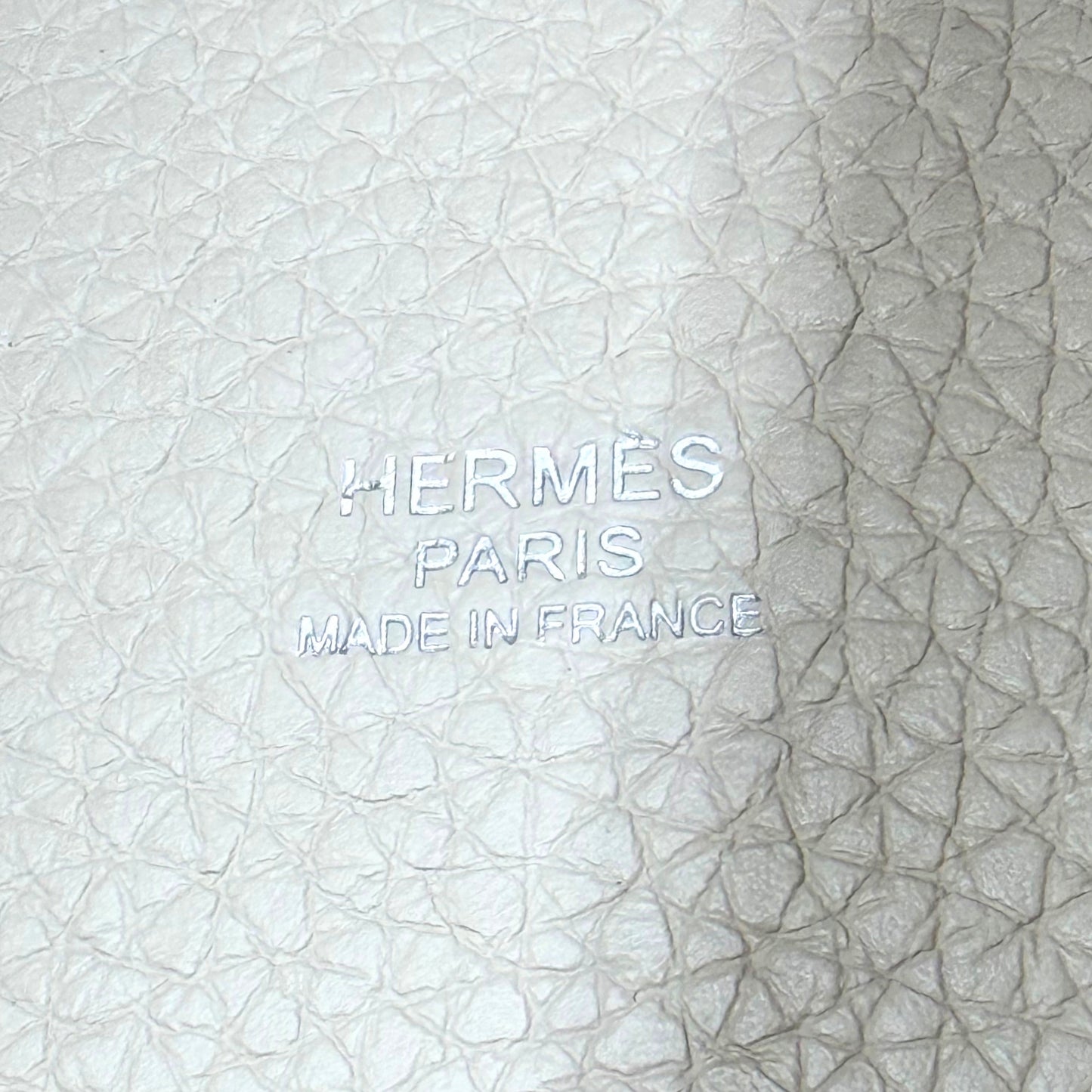 Hermès Picotin 18 cuir grainé crème - détail de l'estampille intérieure