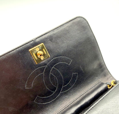 Chanel Wallet on Chain cuir d'agneau matelassé noir - dos du rabat, double C piqué