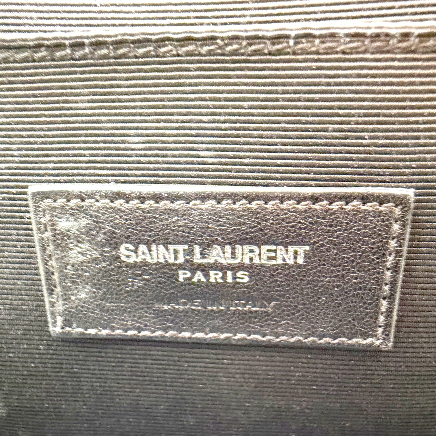 Saint Laurent Sac de Jour Baby cuir grainé blanc cassé - étiquette SAINT LAURENT PARIS made in Italy