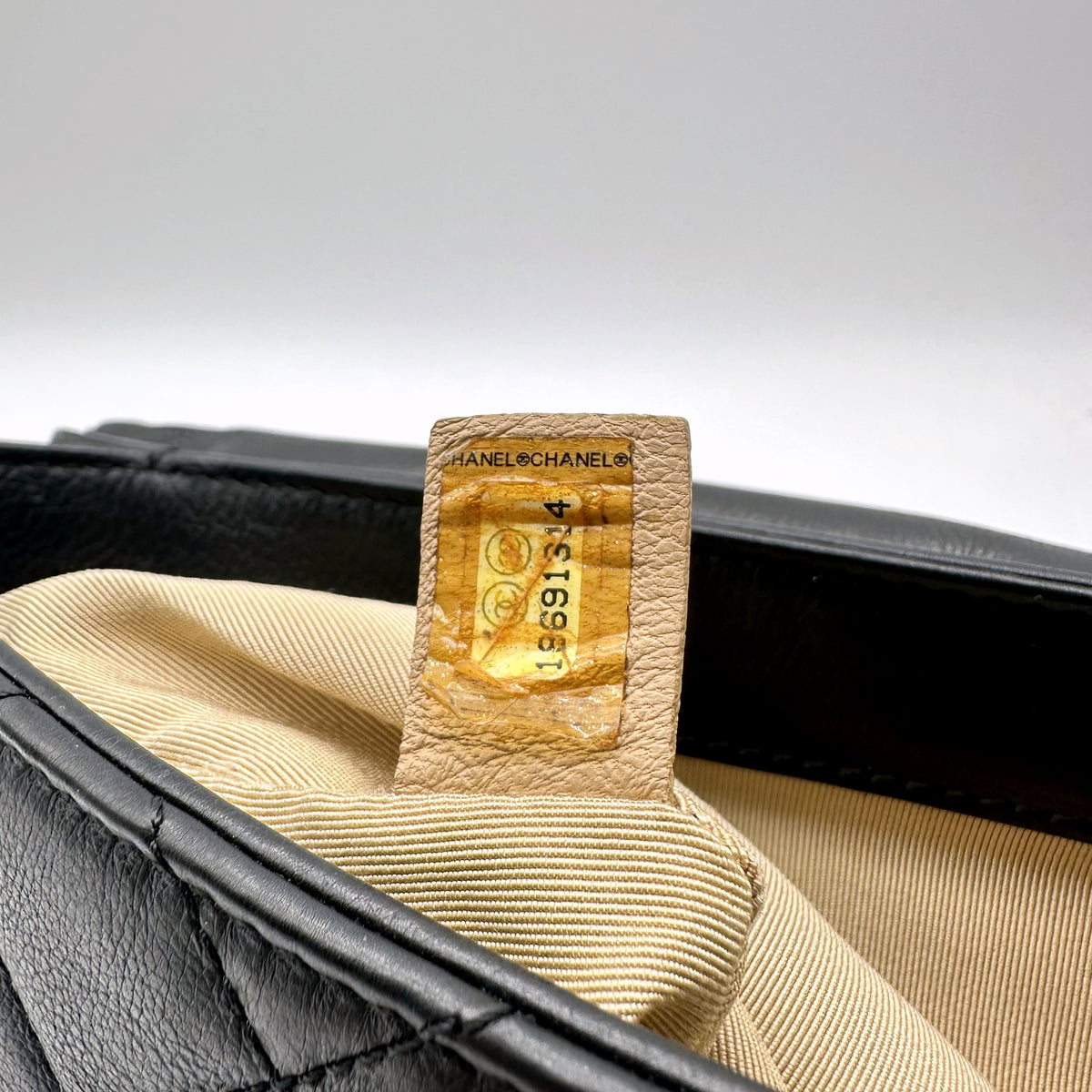 Chanel Double Chaîne Cuir Matelassé Noir - intérieur, étiquette de série