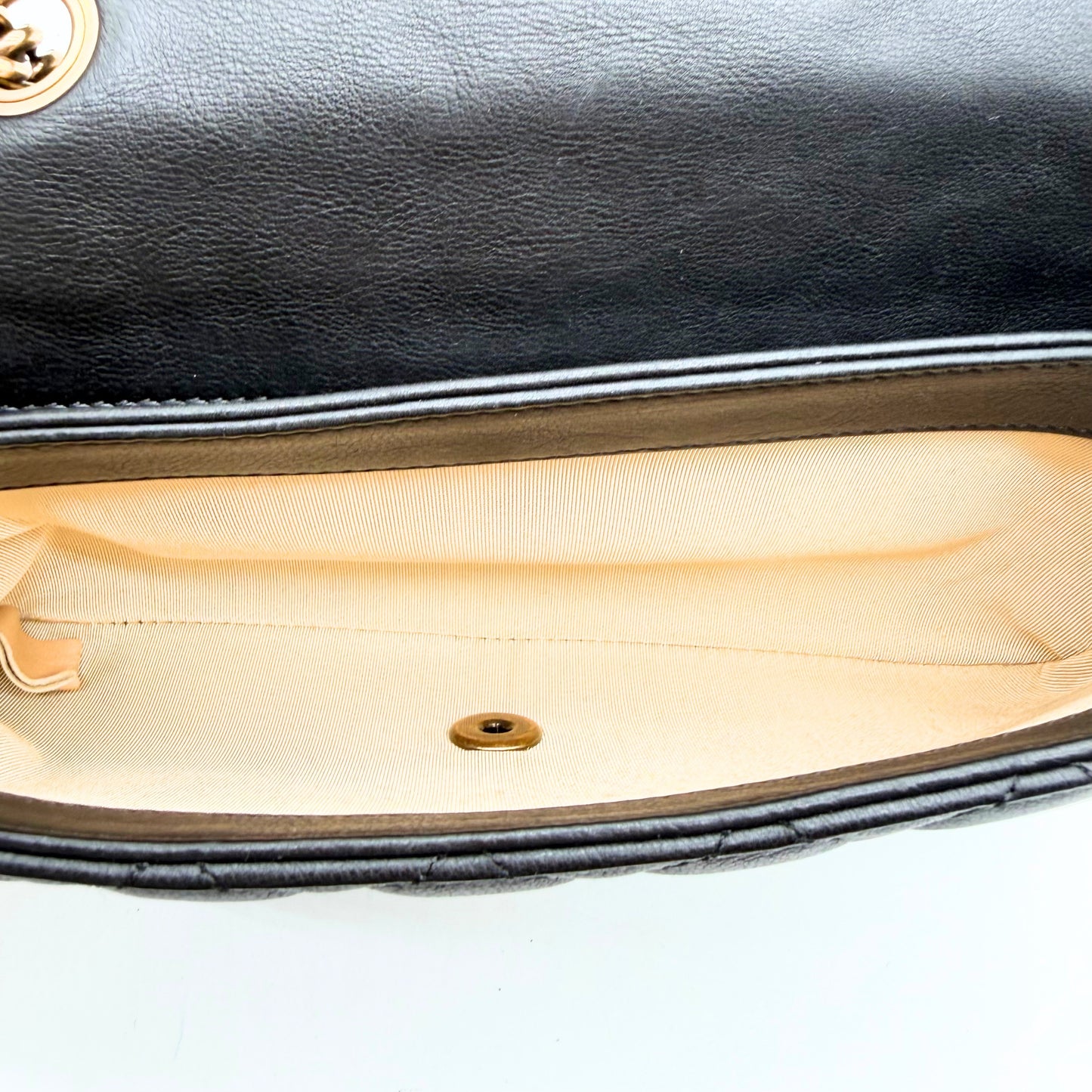 Chanel Sac à rabat matelassé cuir d'agneau - intérieur, doublure grosgrain beige