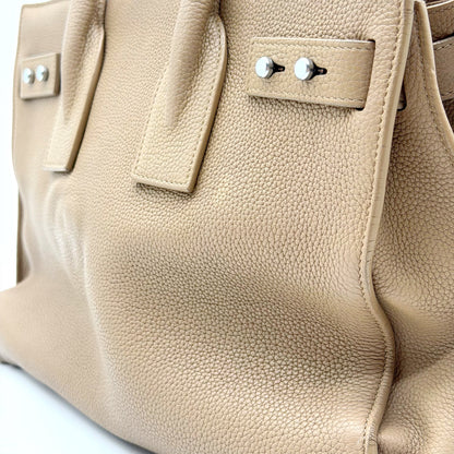 Saint Laurent Sac de Jour cuir grainé beige - face arrière ondulée et pattes latérales