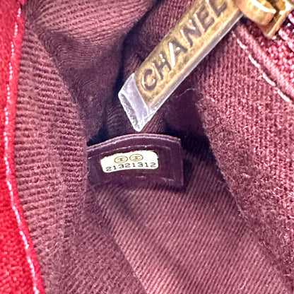Chanel Matelassé Cuir Verni Bordeaux - détail de l'étiquette de série à l'intérieur