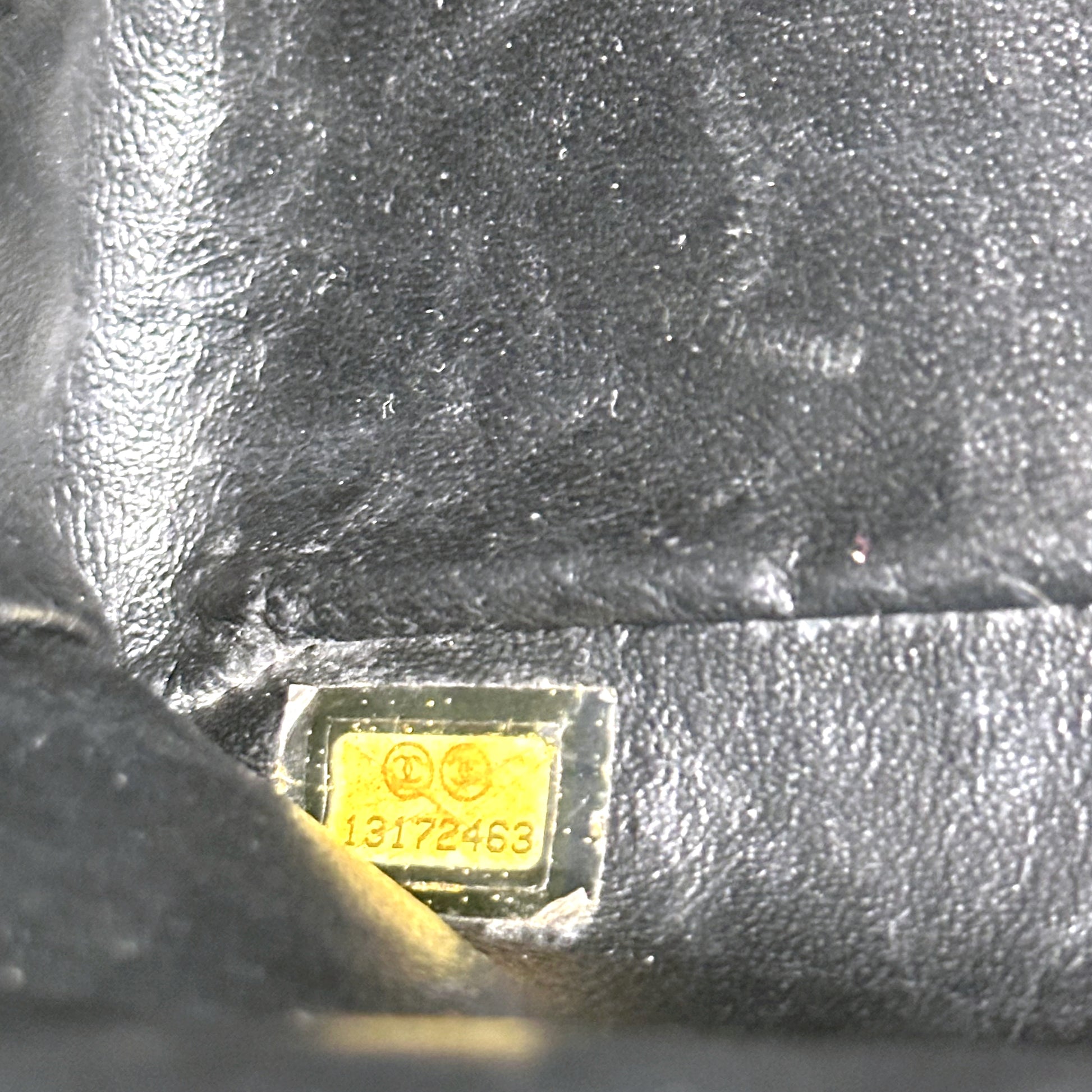 Chanel Timeless 30 cm Cuir Caviar Noir - détail de l'intérieur du sac