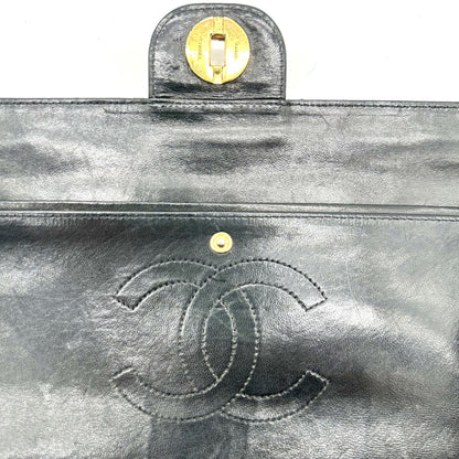 Chanel Timeless 25 cm Cuir d'agneau Noir - intérieur, poche arrière et son motif embossé