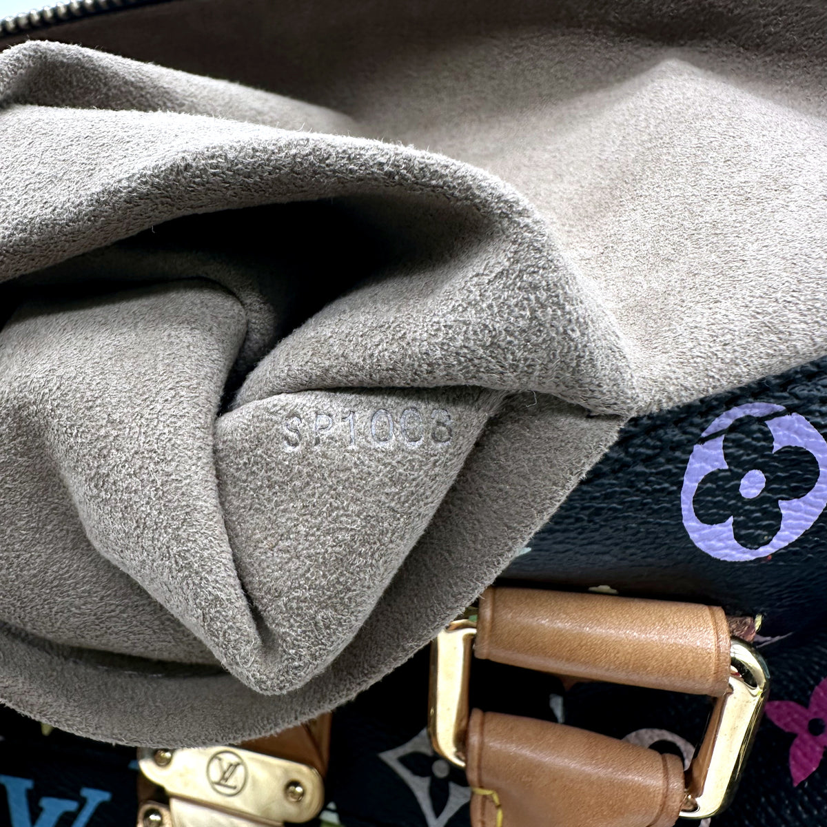 Louis Vuitton Speedy 30 Toile Monogram Multicolore Noir - détail de la doublure intérieure et de sa patte de cuir