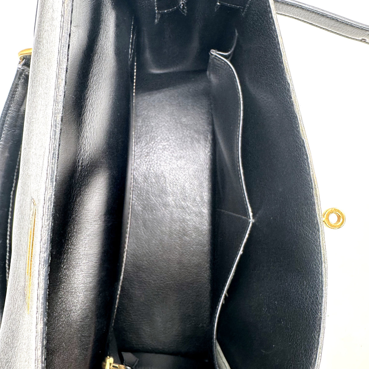 Hermès Kelly 32 Cuir Box Calf Noir - intérieur ouvert, doublure cuir