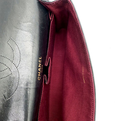 Chanel Timeless 25 cm Cuir d'agneau Noir - intérieur ouvert, doublure bordeaux