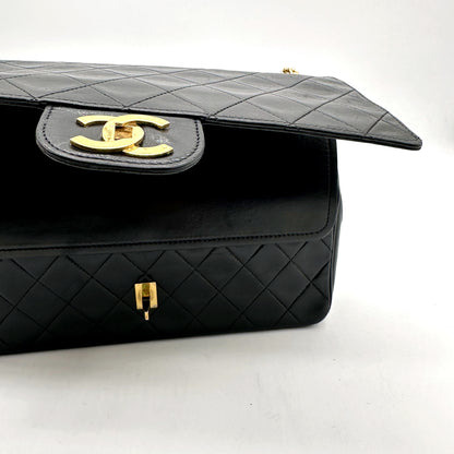 Chanel Timeless 25 cm Cuir d'agneau Noir - sac ouvert, rabat relevé