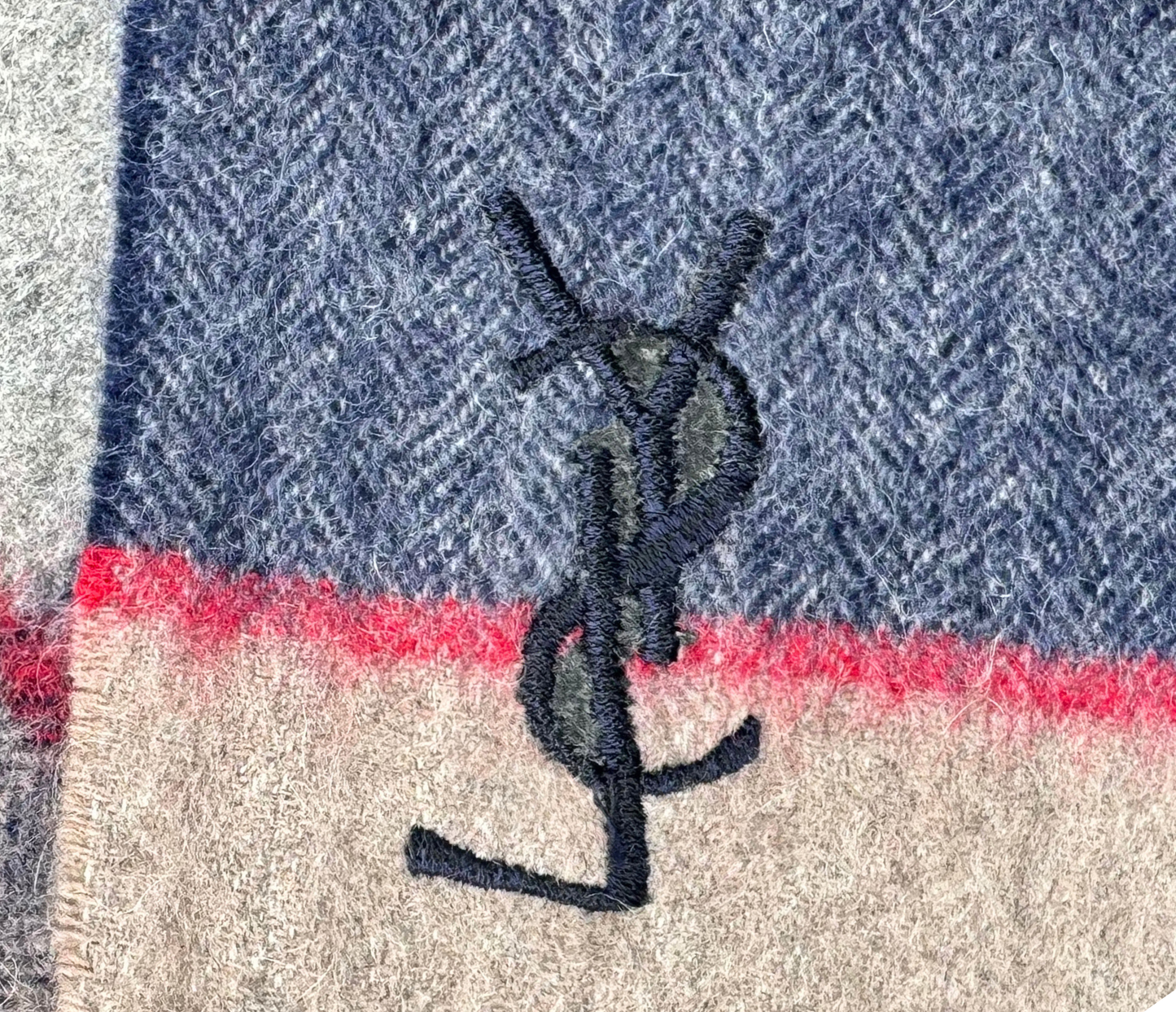 YVES SAINT LAURENT – Écharpe à Carreaux Laine Beige & Bleu