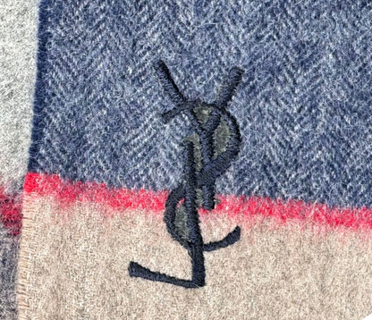 YVES SAINT LAURENT – Écharpe à Carreaux Laine Beige & Bleu