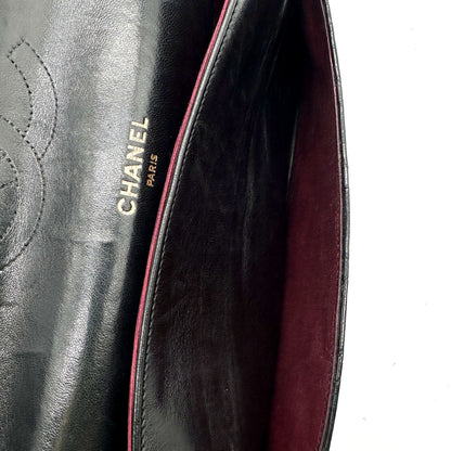 Chanel Timeless 25 cm Cuir d'agneau Noir - détail de l'intérieur du rabat et de la doublure