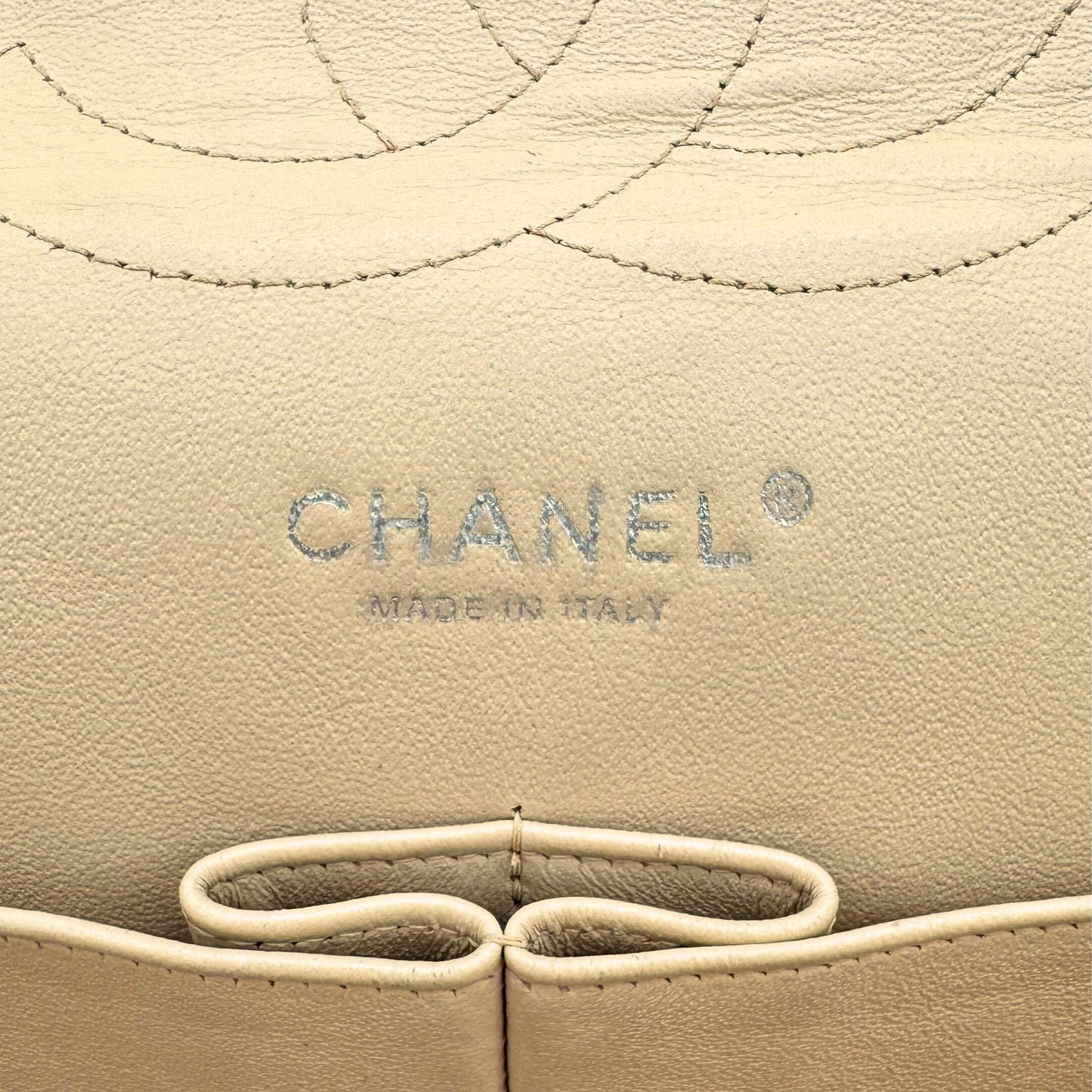 Chanel – Timeless Jumbo Double Flap 30 cm Cuir d’Agneau Beige