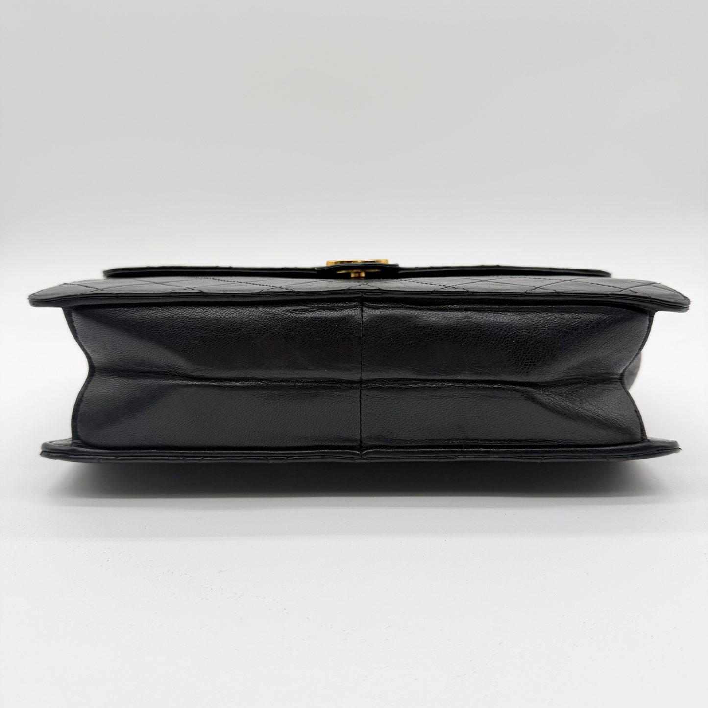Chanel - Sac à Rabat Cuir Matelassé CC Doré Vintage