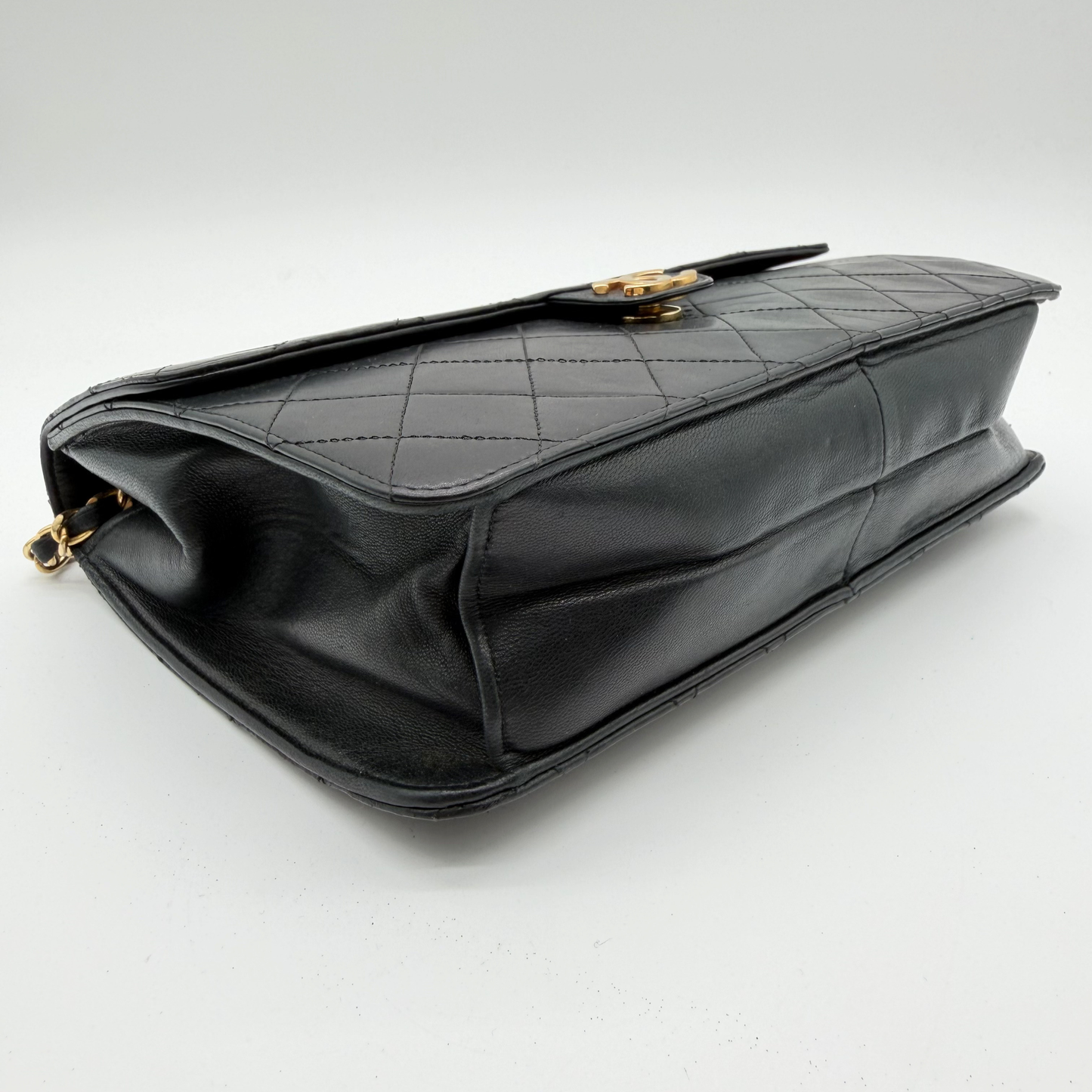 Chanel - Sac à Rabat Cuir Matelassé CC Doré Vintage