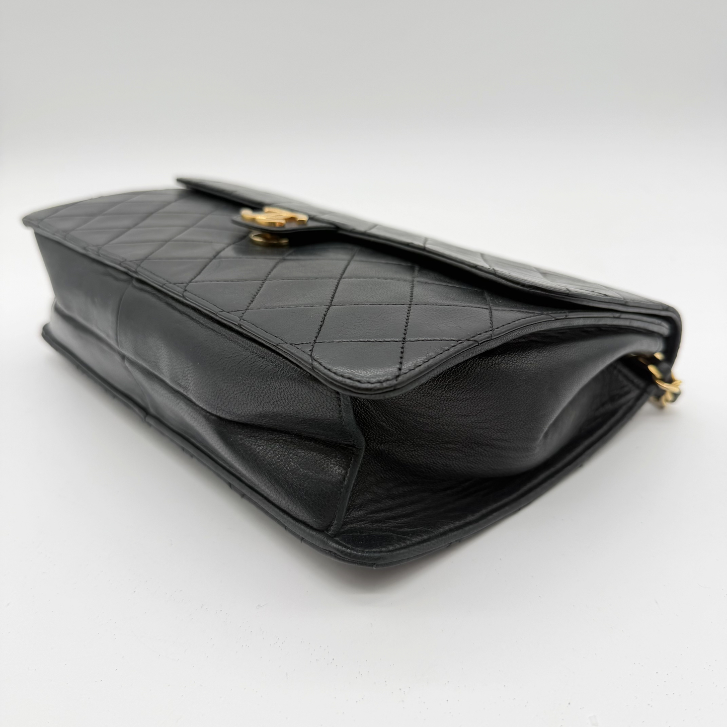 Chanel - Sac à Rabat Cuir Matelassé CC Doré Vintage