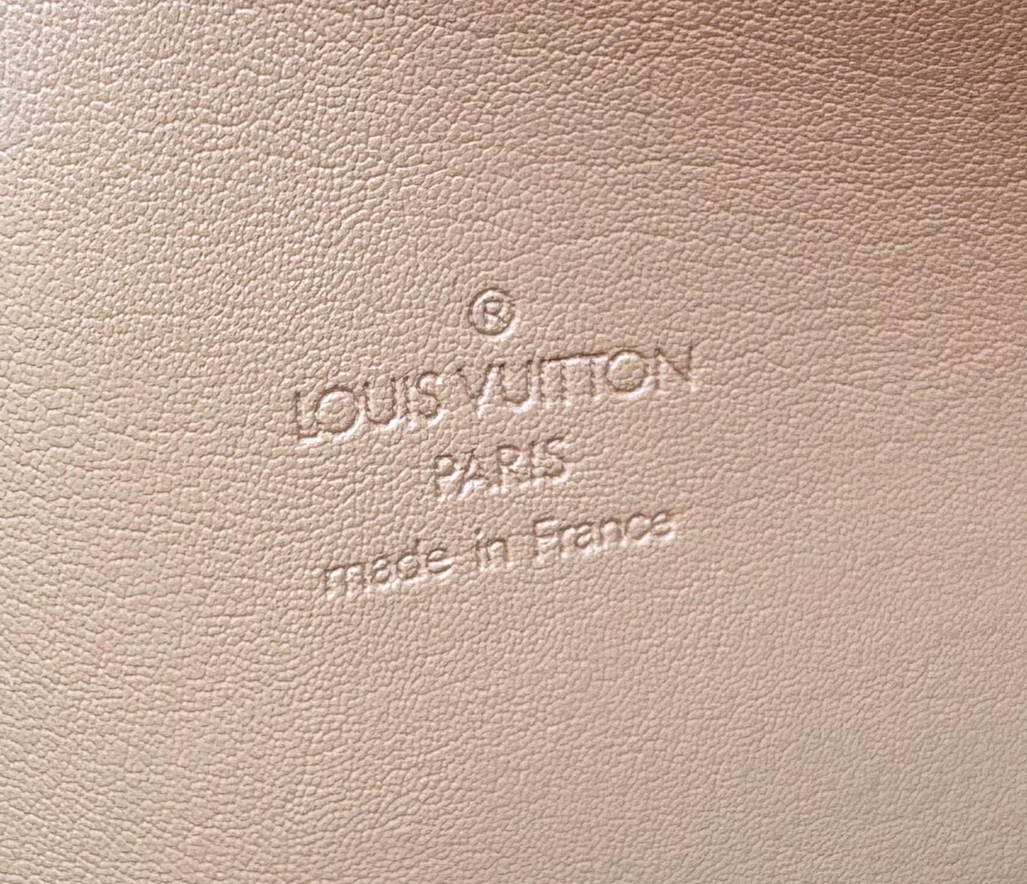 Louis Vuitton – Papillon Vernis Beige