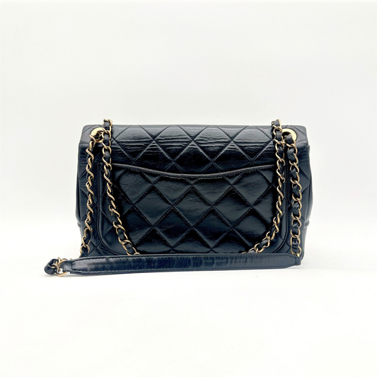 Chanel – Single Flap em pele de cordeiro preta