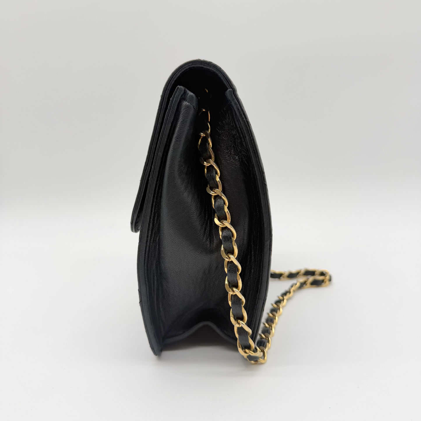 Chanel - Sac à Rabat Cuir Matelassé CC Doré Vintage