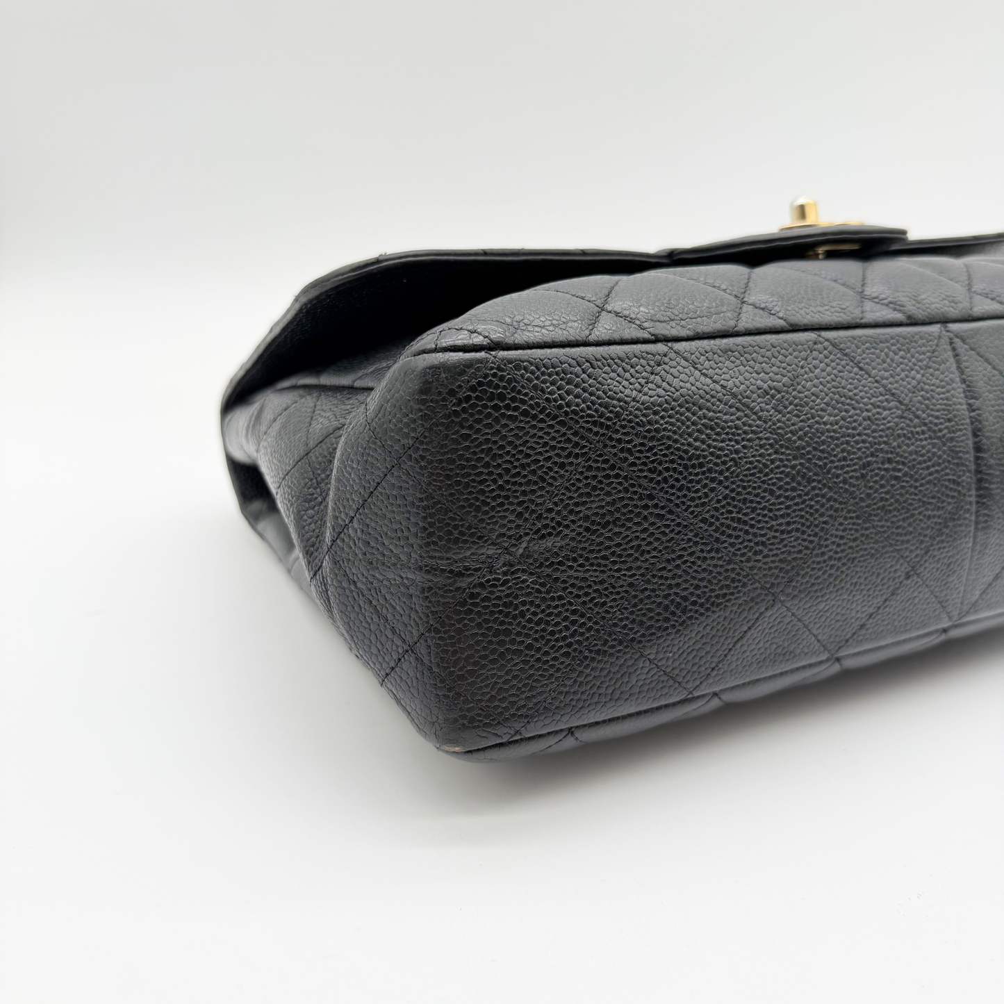 Chanel – Timeless Jumbo Simple Flap 30 cm Cuir Caviar Noir Doré