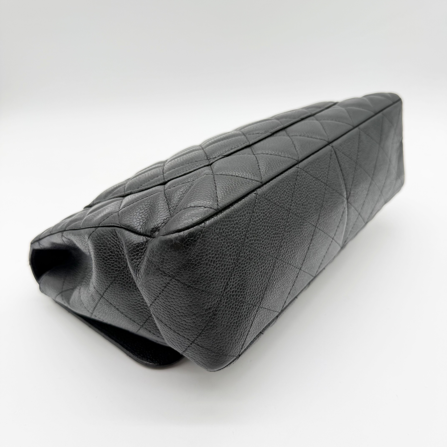 Chanel – Timeless Jumbo Simple Flap 30 cm Cuir Caviar Noir Doré